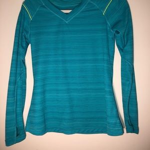 long sleeve workout top with finger holes
